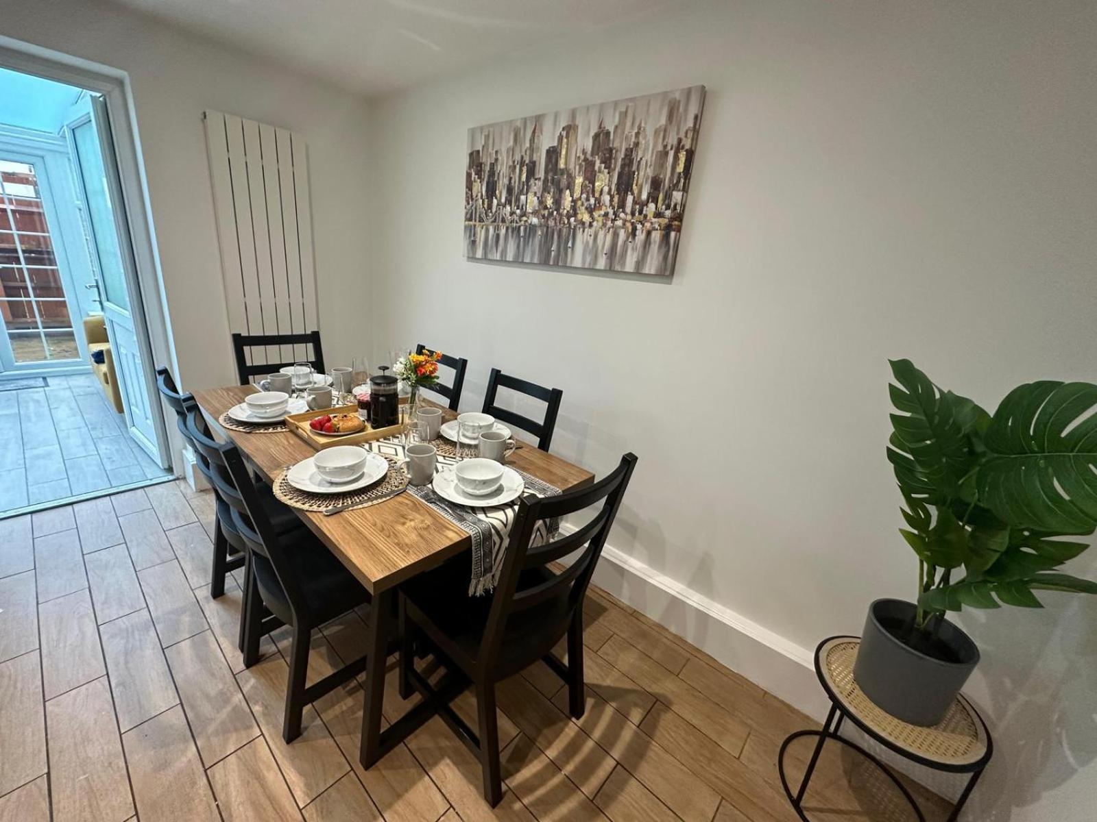 Rooms In Stylish House Мілтон-Кінз Екстер'єр фото