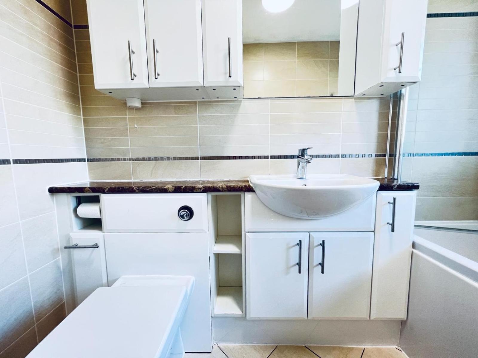 Rooms In Stylish House Мілтон-Кінз Екстер'єр фото